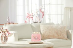 Yankee Candle - Fresh Cut Roses Signature Medium Jar